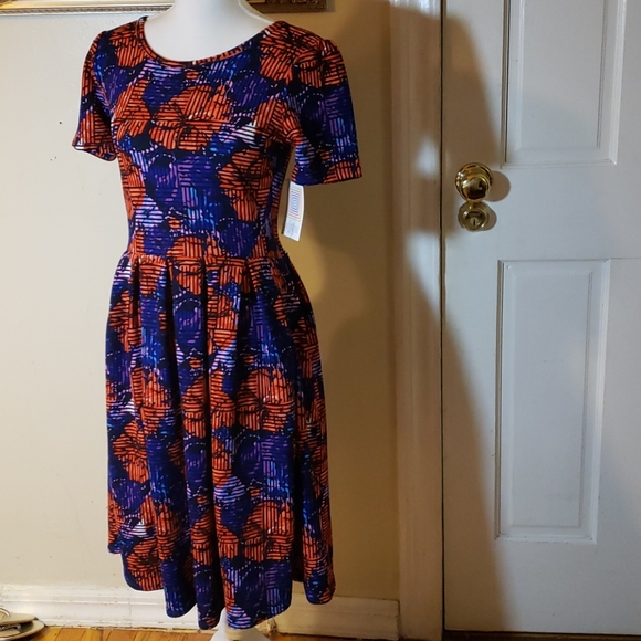 LuLaRoe Dresses & Skirts - LulaRoe- Amelia Dress Size Small
